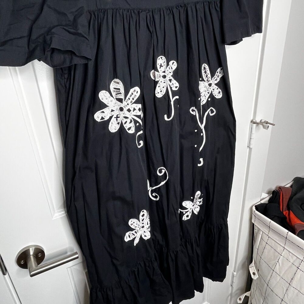 Vtg Go Softly Size Large House Dress Kaftan Mumu Embroidered Flora Boho Black - Picture 4 of 7